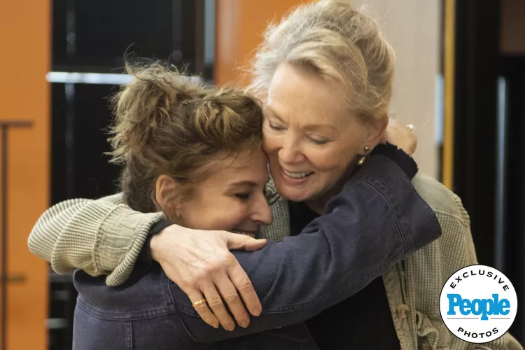 Jean Smart Begins Rehearsals for Call Me Izzy, Her First Broadway Role in 25 Years | People.com